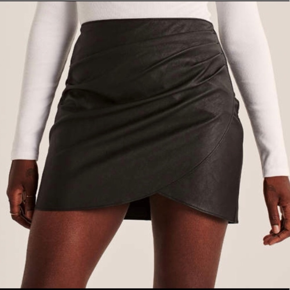 NWT Abercrombie and Fitch Vegan Leather Ruched Skirt
